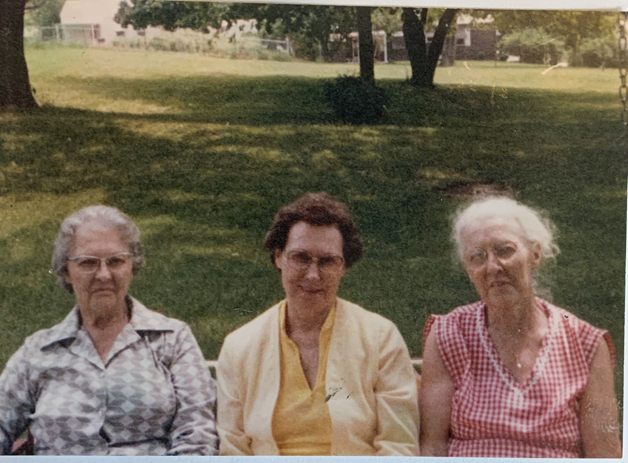 mom-and-sissters-1980-1